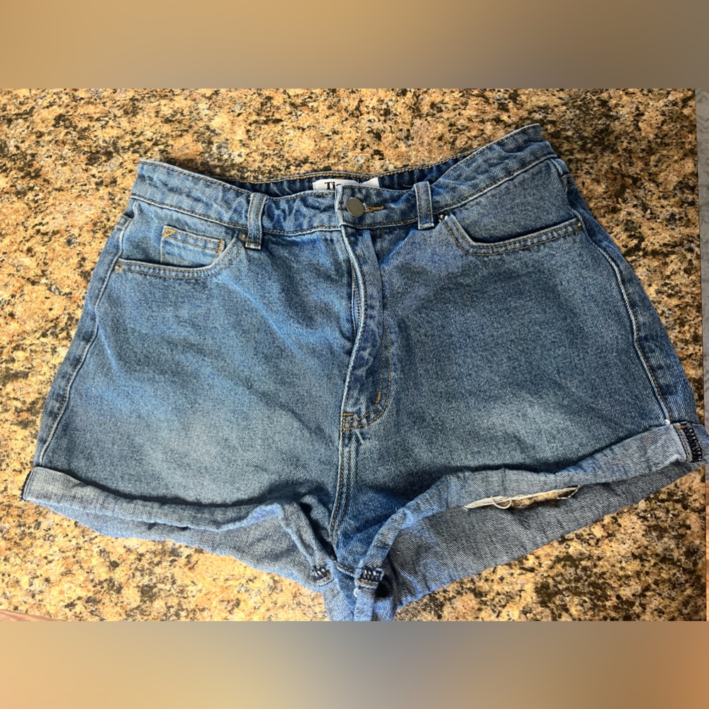 Tiger Mist Distressed Shorts Size Large